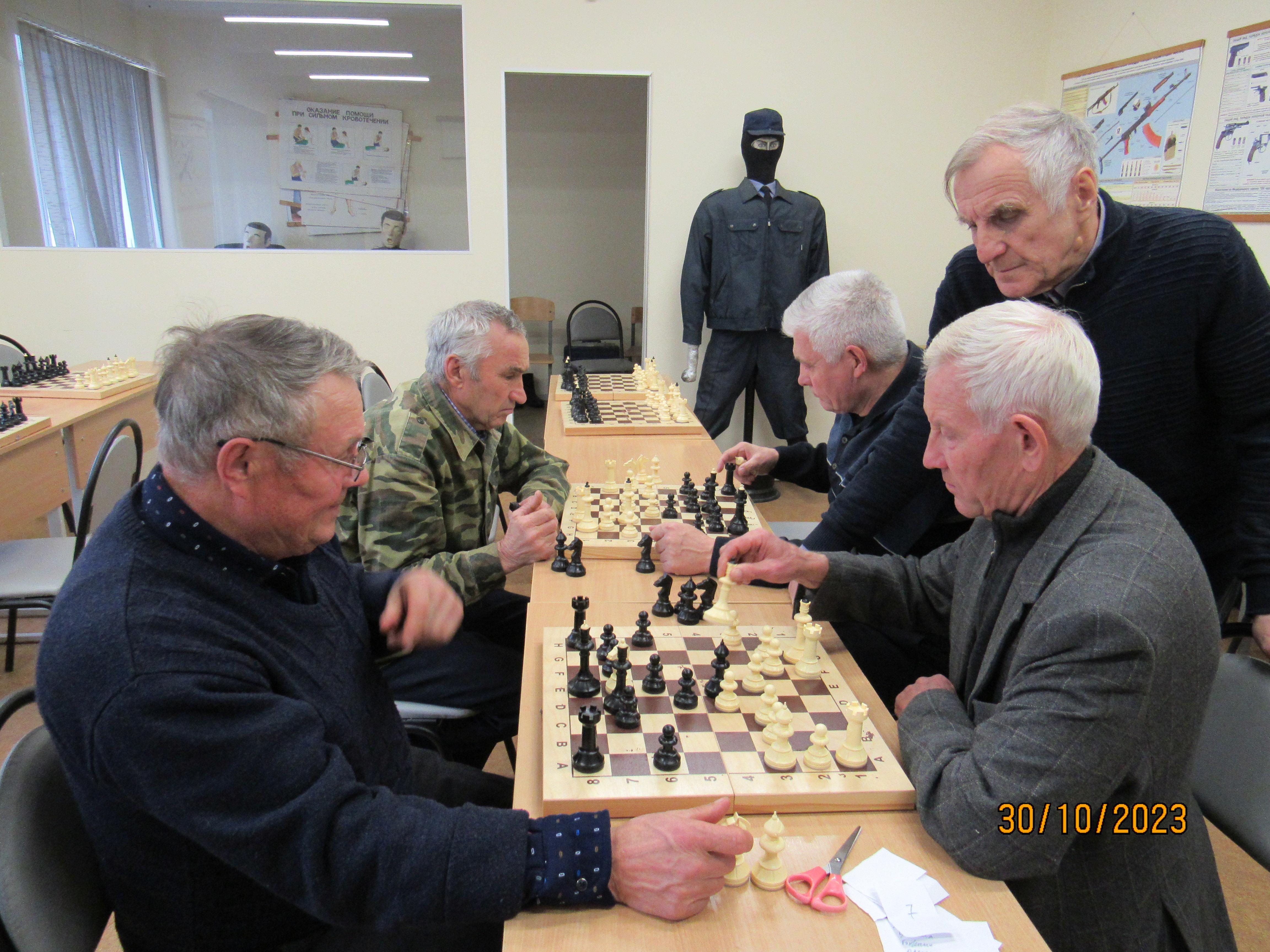 Команда шахматистов Барышсокго района победила на соревнованиях по шахматам.