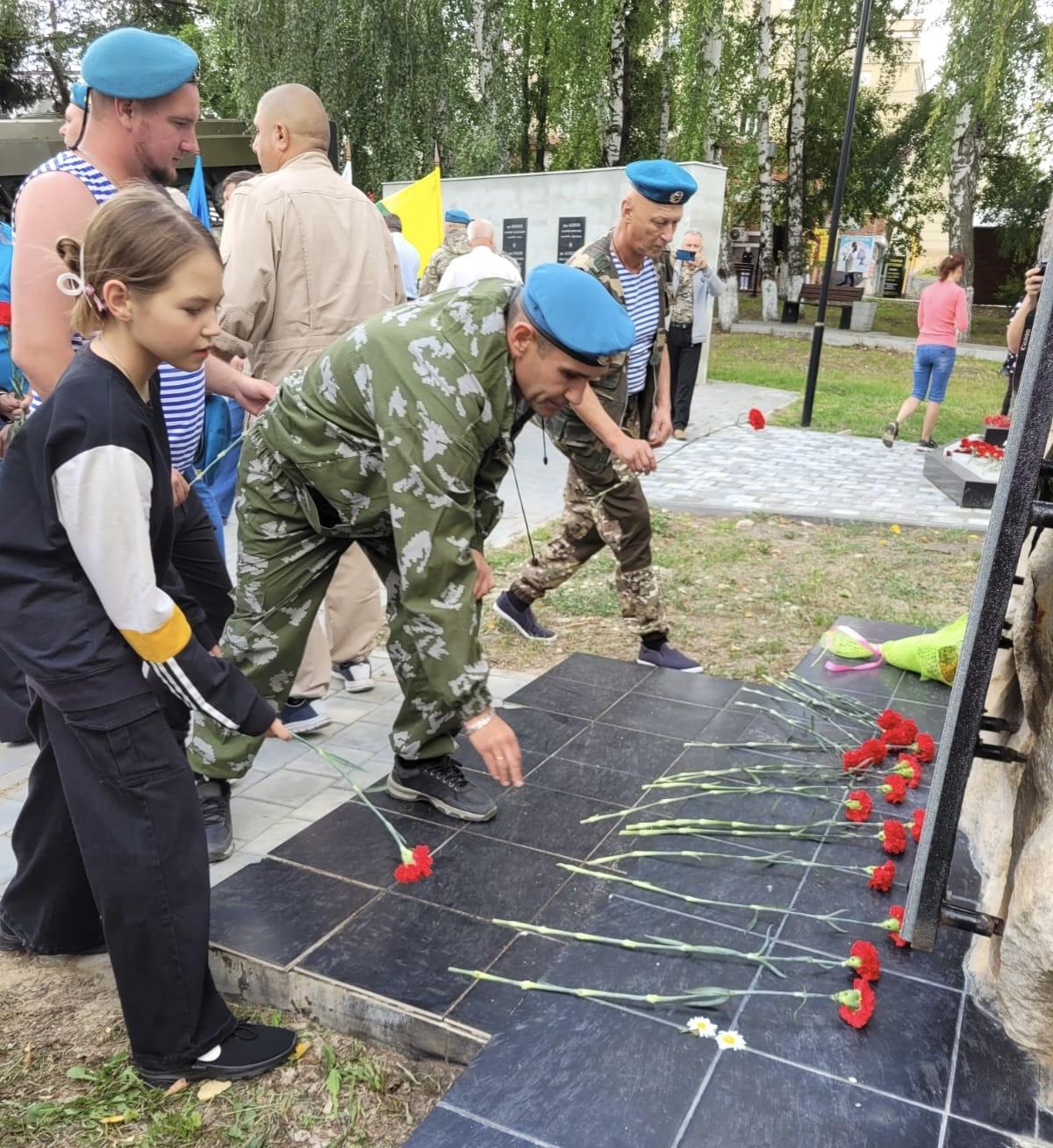 Поздравляем с днем ВДВ.