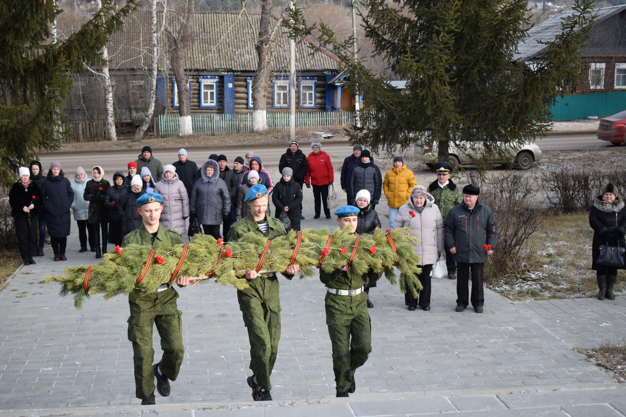 Сегодня мы склоняем головы перед подвигами наших Героев.