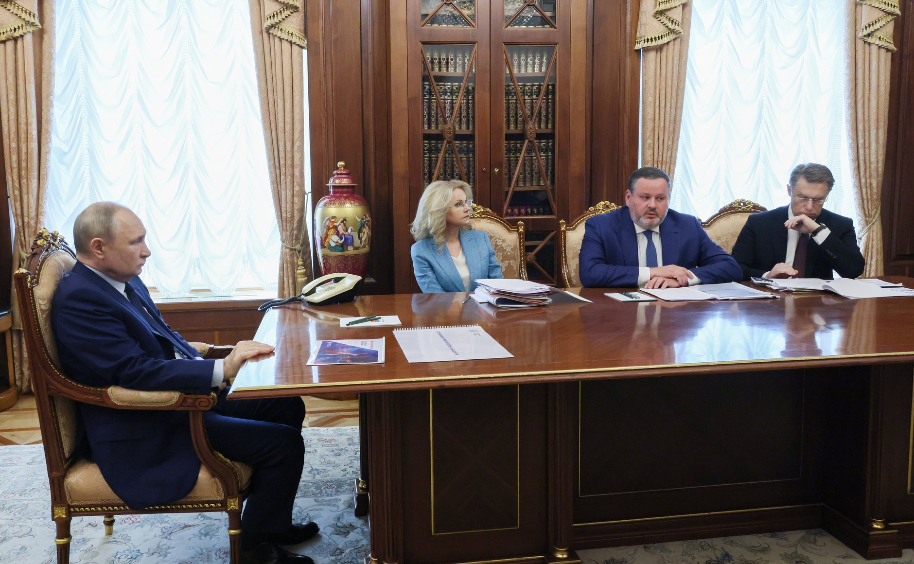 Совещание по социальным вопросам.