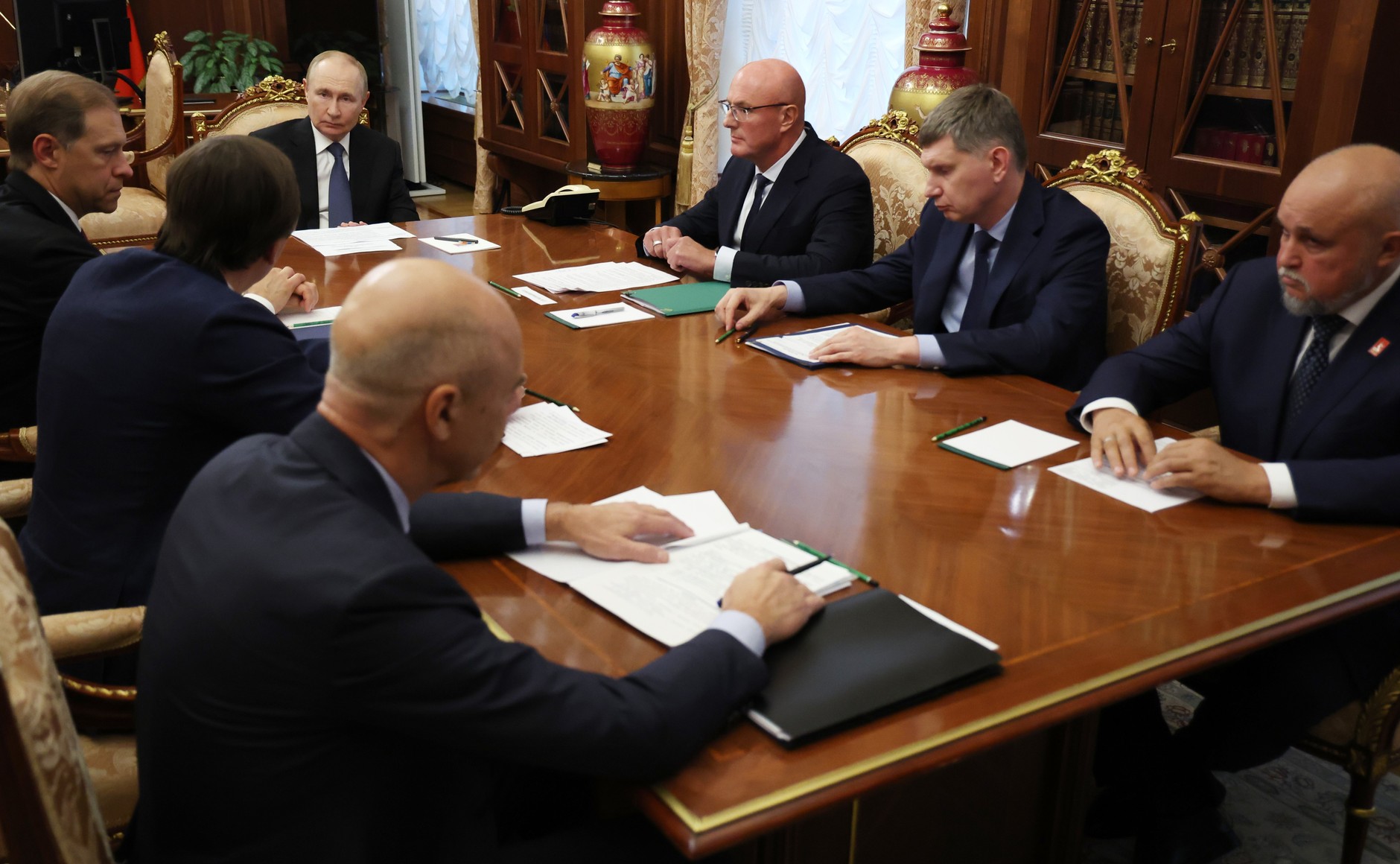 Совещание с членами Правительства.