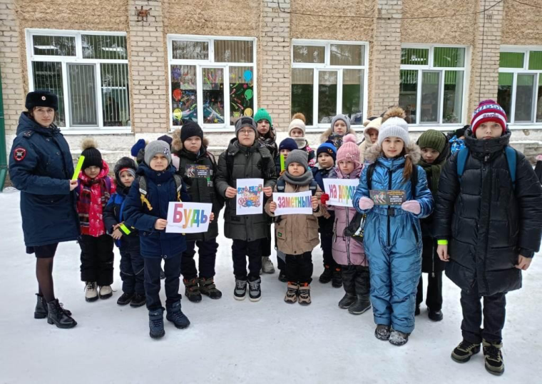 В рамках реализации регионального проекта «Безопасность дорожного движения в Ульяновской области» и Декады безопасности дорожного движения сотрудники Госавтоинспекции г. Барыша совместно с юными инспекторами движения провели областную профилактическую акц.