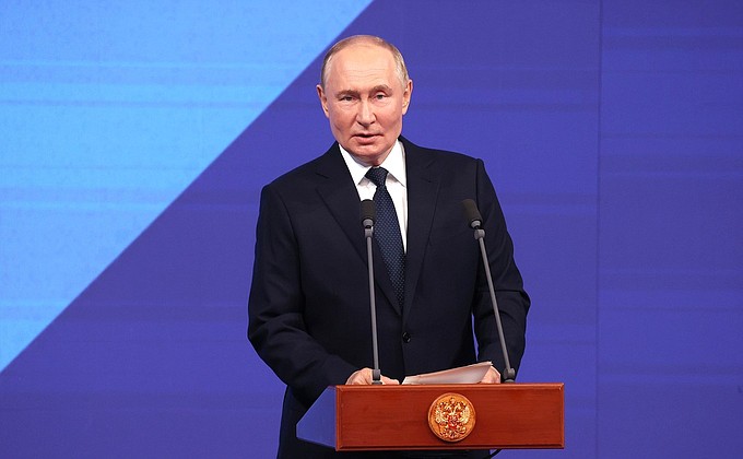Владимир Путин поздравил москвичей с Днём города. Владимир Путин поздравил москвичей с Днём города.