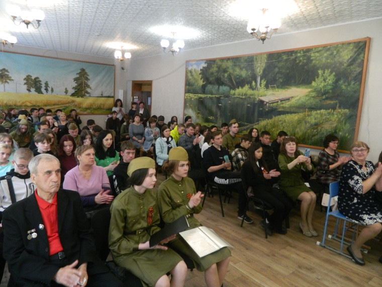 Дан старт «Георгиевской ленточке» Участников районного Совета ветеранов войны, труда, Вооружённых Сил и правоохранительных органов, отнесённых ныне к категории «Дети войны», вчера пригласили в индустриально-технологический техникум на встречу, посвящённу. Дан старт «Георгиевской ленточке» Участников районного Совета ветеранов войны, труда, Вооружённых Сил и правоохранительных органов, отнесённых ныне к категории «Дети войны», вчера пригласили в индустриально-технологический техникум на встречу, посвящённу.