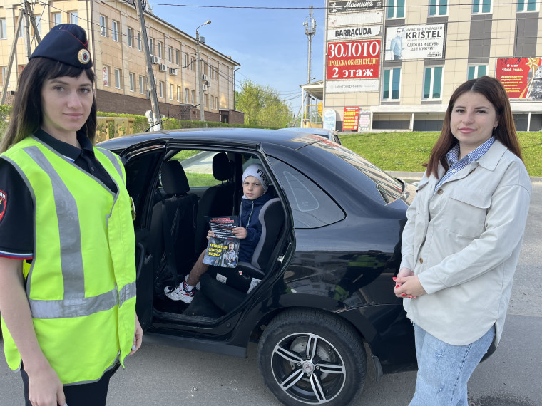 Общественность г.Барыша Ульяновской области поддержали общеобластное профилактическое мероприятие «Автокресло-детям!»   Участники мероприятия напомнили водителям о необходимости использования детских удерживающих устройств при перевозке юных пассажиров.