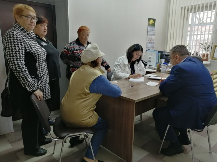 15.06.2023 года в рамках Недели национального проекта «Цифровая экономика» Глава администрации муниципального образования «Барышский район» Ульяновской области провел прием граждан в МФЦ.. 15.06.2023 года в рамках Недели национального проекта «Цифровая экономика» Глава администрации муниципального образования «Барышский район» Ульяновской области провел прием граждан в МФЦ..
