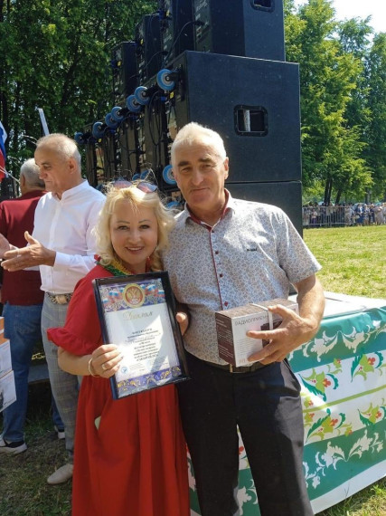 Делегация Барышского района представила свое подворье, где были продемонстрированы особенности быта татарского народа, блюда национальной кухни и т.д. По итогу конкурса «Лучшее татарское национальное подворье» подворье нашего района заняло 3 место. Поздр. Делегация Барышского района представила свое подворье, где были продемонстрированы особенности быта татарского народа, блюда национальной кухни и т.д. По итогу конкурса «Лучшее татарское национальное подворье» подворье нашего района заняло 3 место. Поздр.