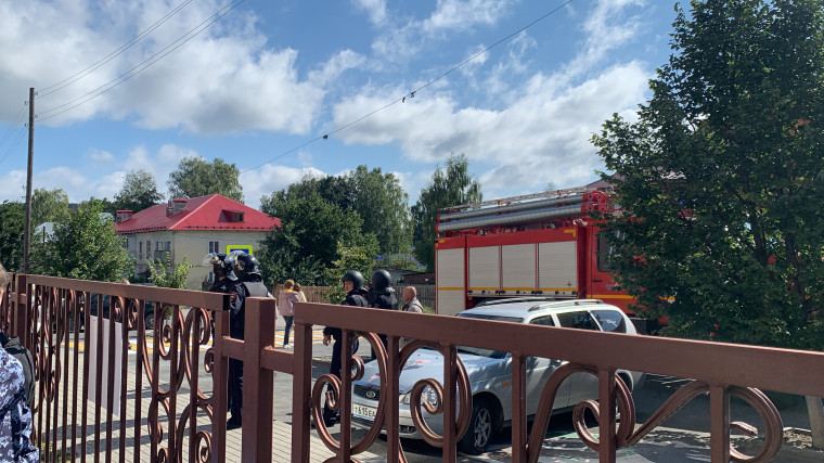 В преддверии 1 сентября во всех образовательных организациях района 29 августа текущего года проведены антитеррористические учения. В преддверии 1 сентября во всех образовательных организациях района 29 августа текущего года проведены антитеррористические учения.