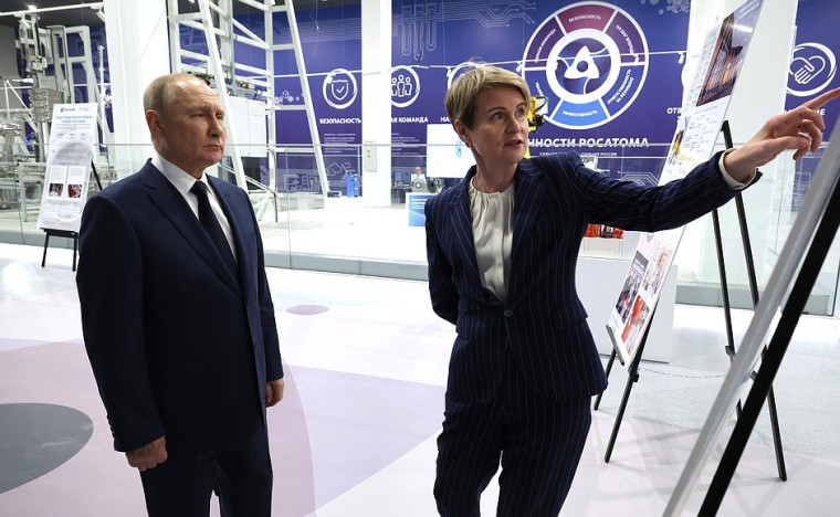 Посещение учебно-экспериментального центра по робототехнике «Прорыв-Сириус». Посещение учебно-экспериментального центра по робототехнике «Прорыв-Сириус».