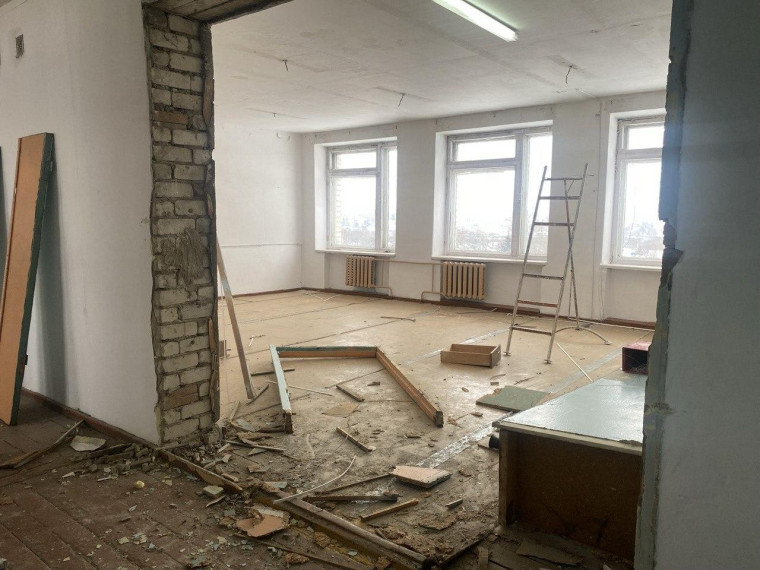 В Барыше начали капитальный ремонт школы №4.