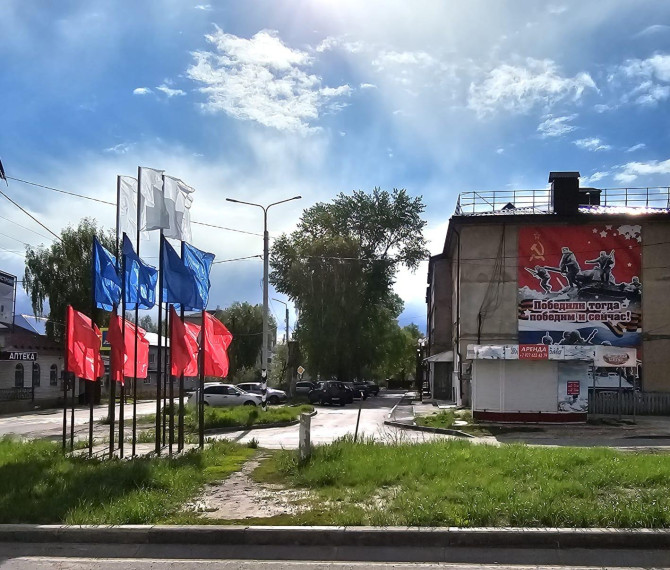 Праздничное оформление улиц в преддверии Дня Победы.