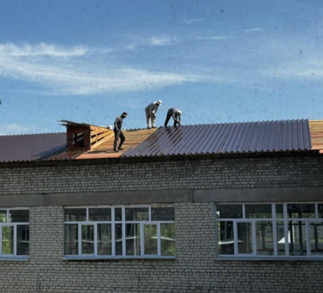 В Барыше продолжается ремонт школы №4.