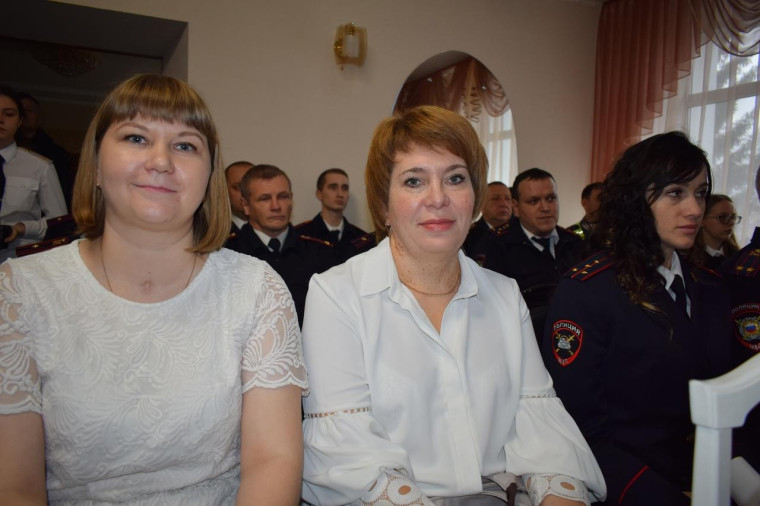 В Барыше состоялось торжественное мероприятие, посвященное Дню сотрудника органов внутренних дел.