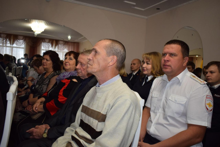 В Барыше состоялось торжественное мероприятие, посвященное Дню сотрудника органов внутренних дел.
